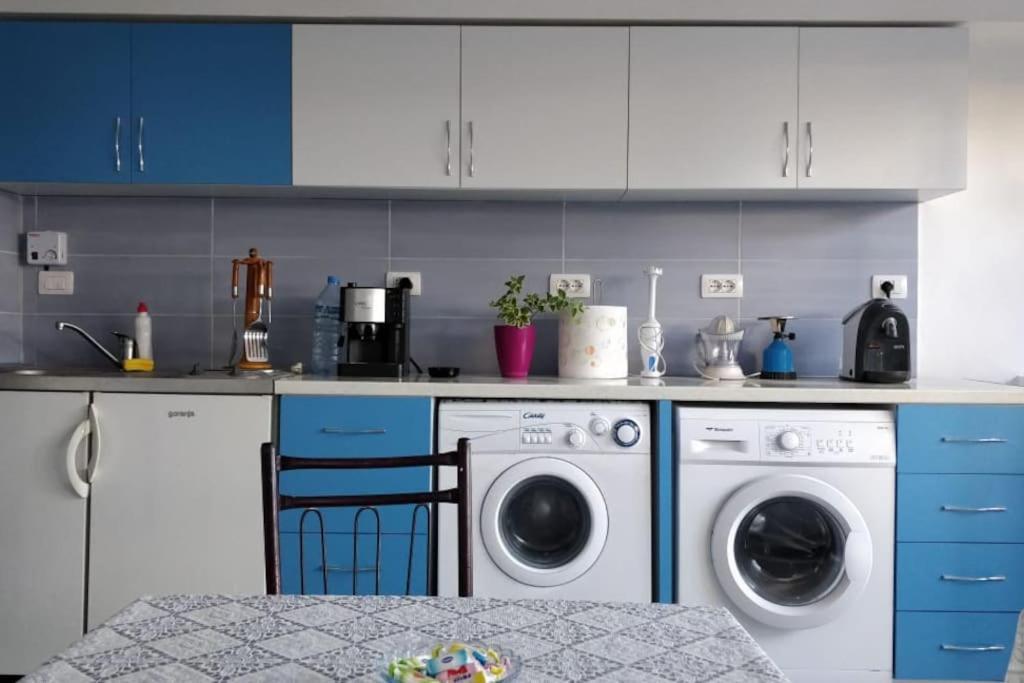 House, For Couple In 2nd Floor Apartment