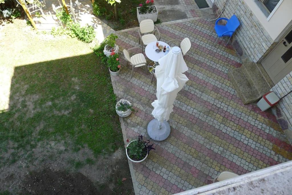 Apartment House, For Couple In 2nd Floor *