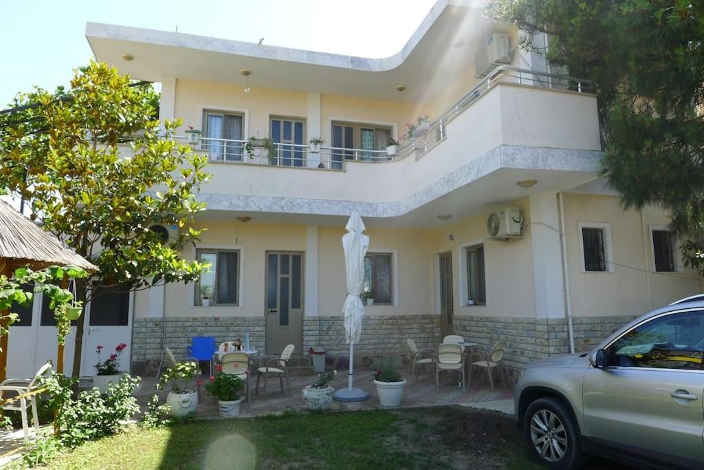 House, For Couple In 2nd Floor Apartment *